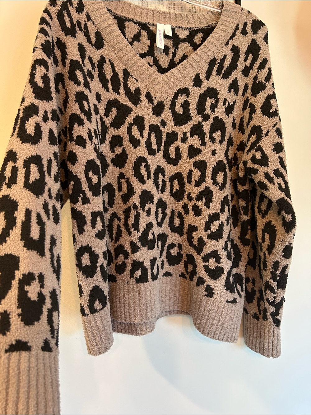 Leopard-Print V-Neck Sweater in Taupe and Black - Women